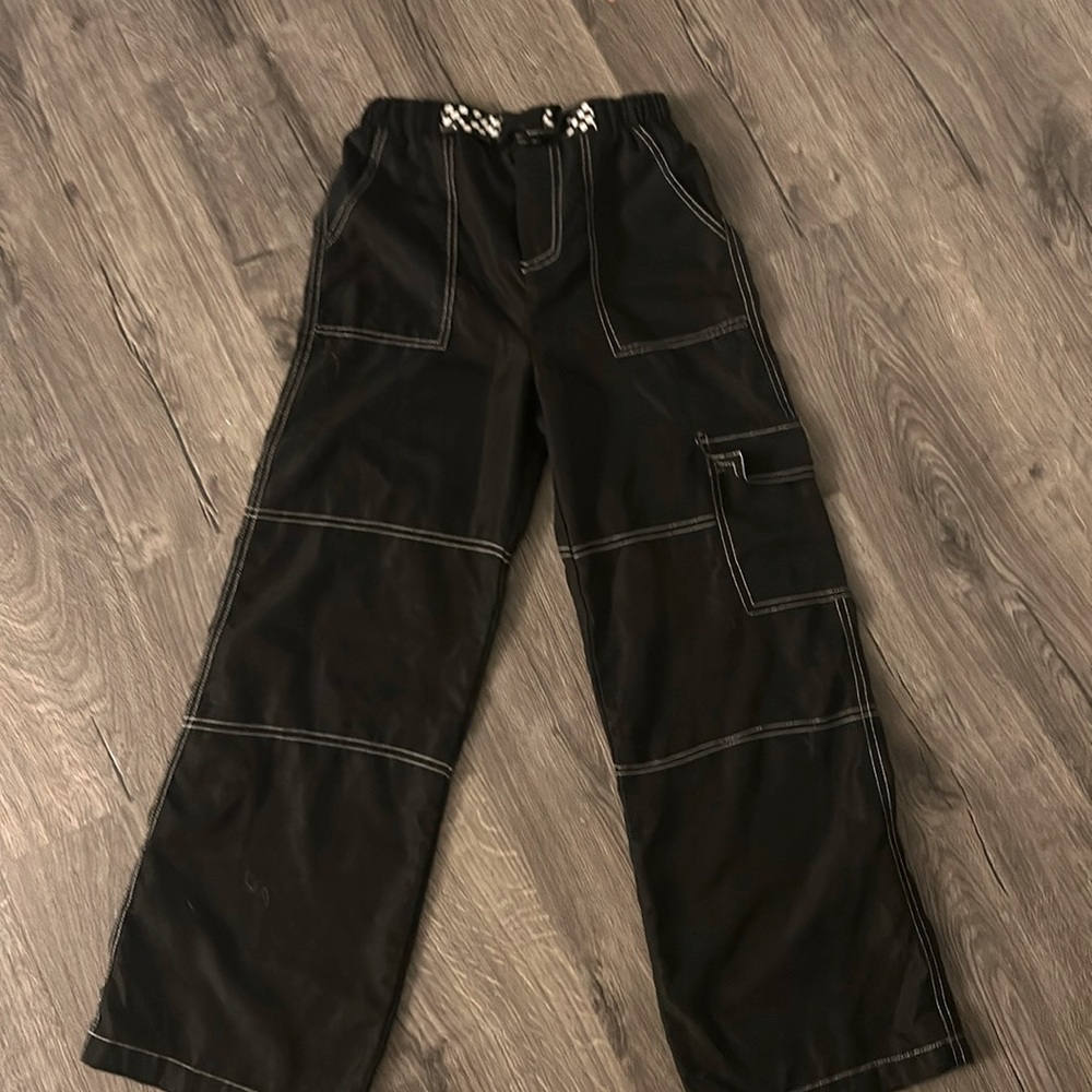 Black and white cargos